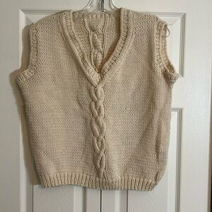 Women’s Size M/L Handmade Chunky Cream Knit Vest.  G1